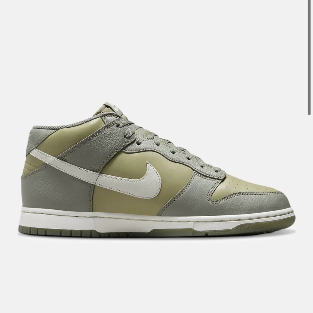 Men's Nike Dunk Mid 'Dark Stucco' sneakers, size 13
